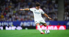 Real Madrid'de eylül ayının oyuncusu seçilen Arda Güler, ödülünü aldı