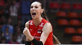 Milli voleybolcu Eda Erdem, kariyerini İletişim Başkanlığının