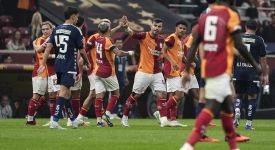 Galatasaray, Kasımpaşa'yı son anlarda gelen gollerle yendi